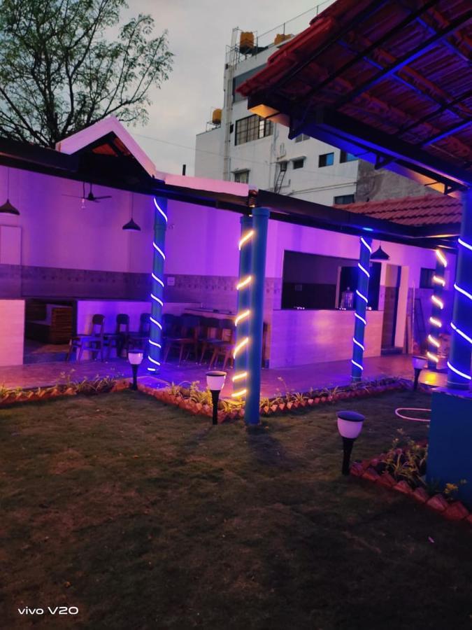 M G Residency Hotel Chikmagalūr Buitenkant foto