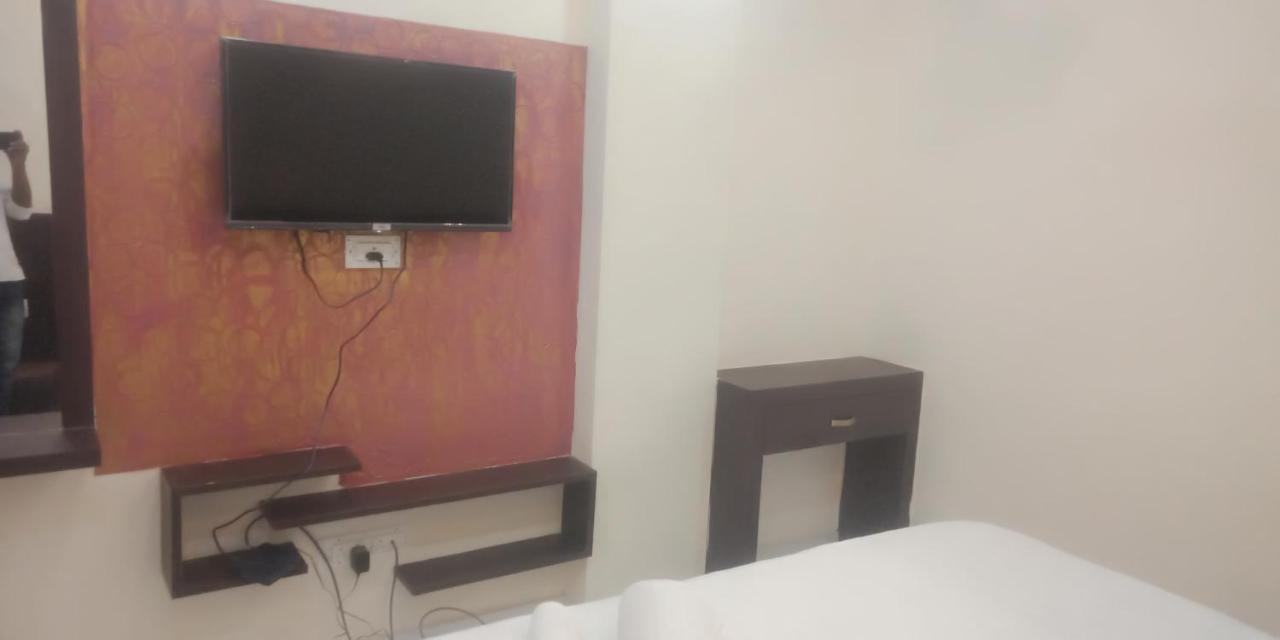 M G Residency Hotel Chikmagalūr Buitenkant foto