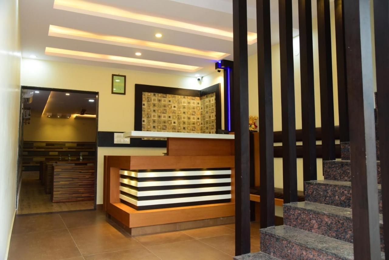 M G Residency Hotel Chikmagalūr Buitenkant foto