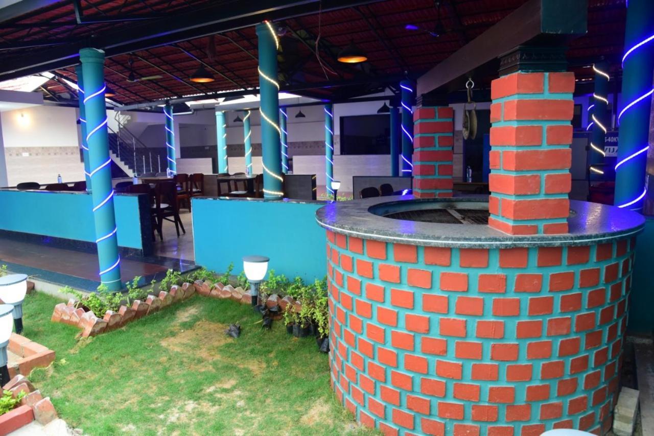 M G Residency Hotel Chikmagalūr Buitenkant foto