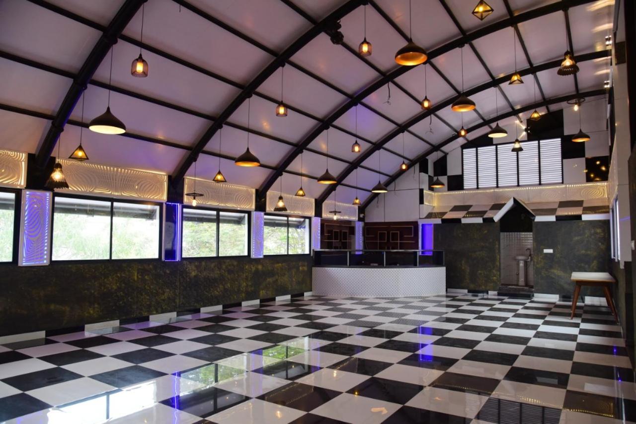 M G Residency Hotel Chikmagalūr Buitenkant foto