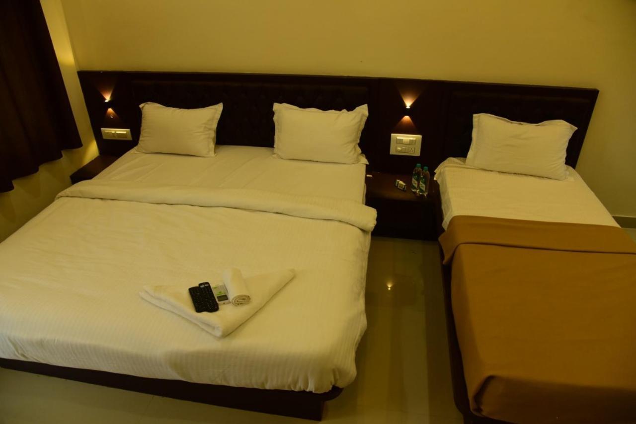 M G Residency Hotel Chikmagalūr Buitenkant foto