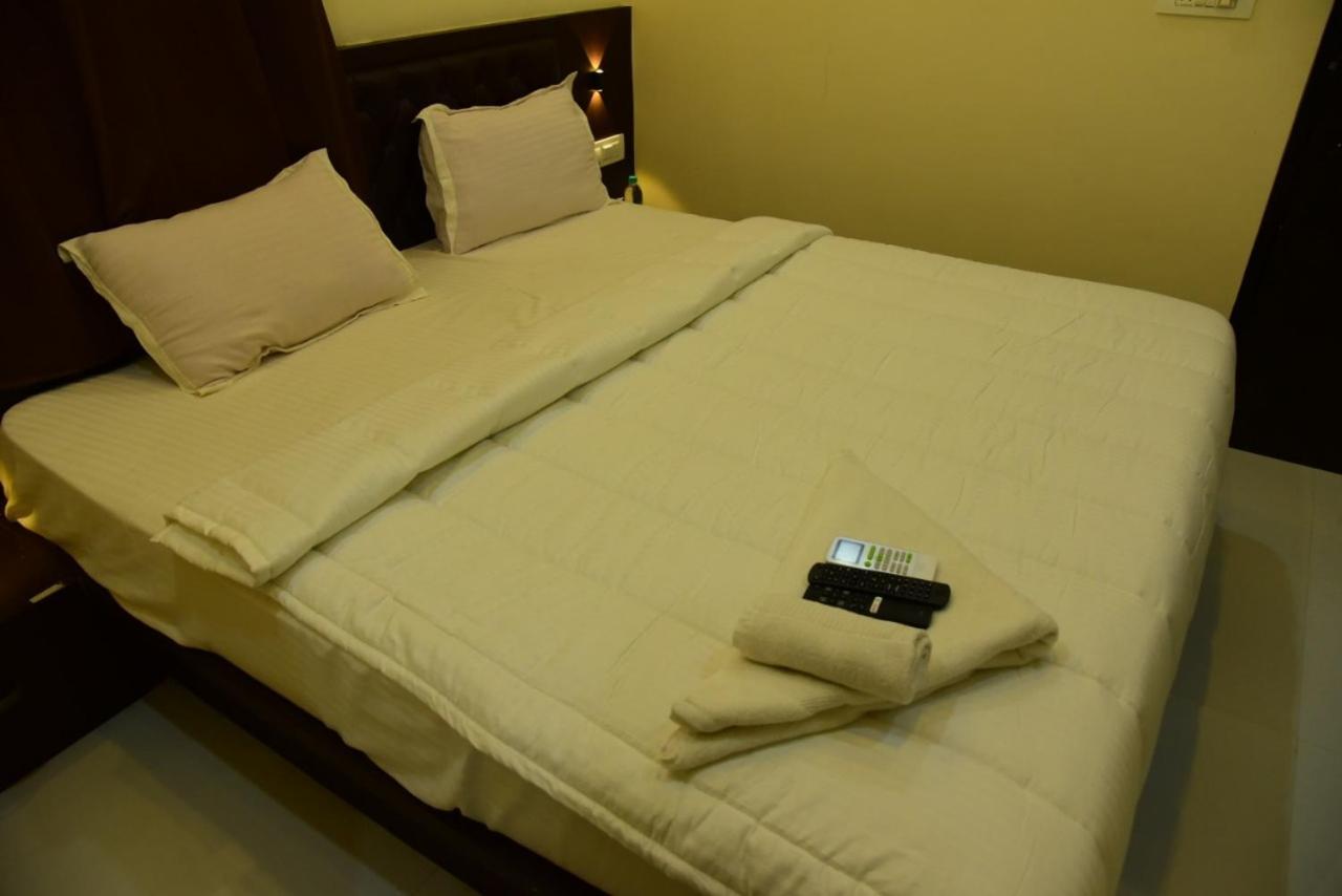 M G Residency Hotel Chikmagalūr Buitenkant foto