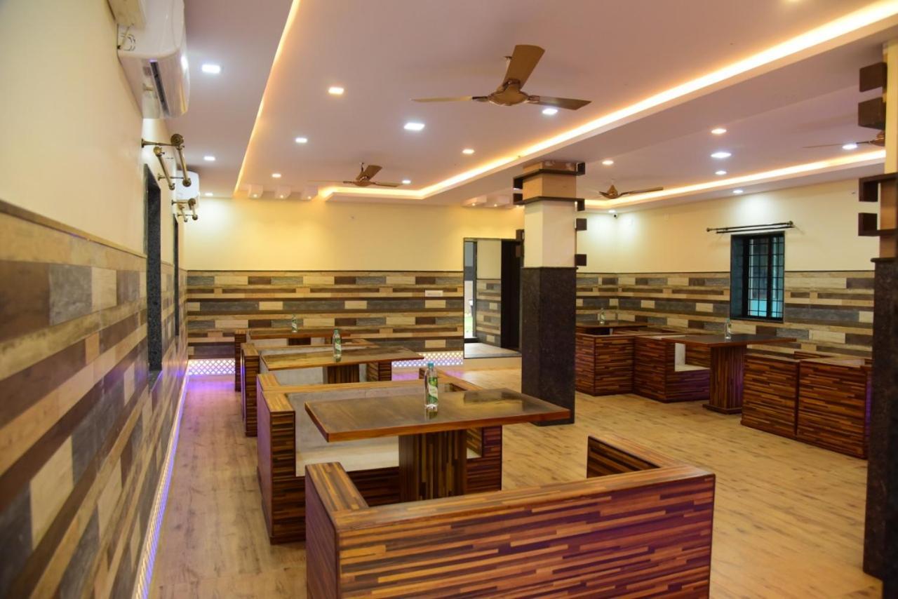M G Residency Hotel Chikmagalūr Buitenkant foto