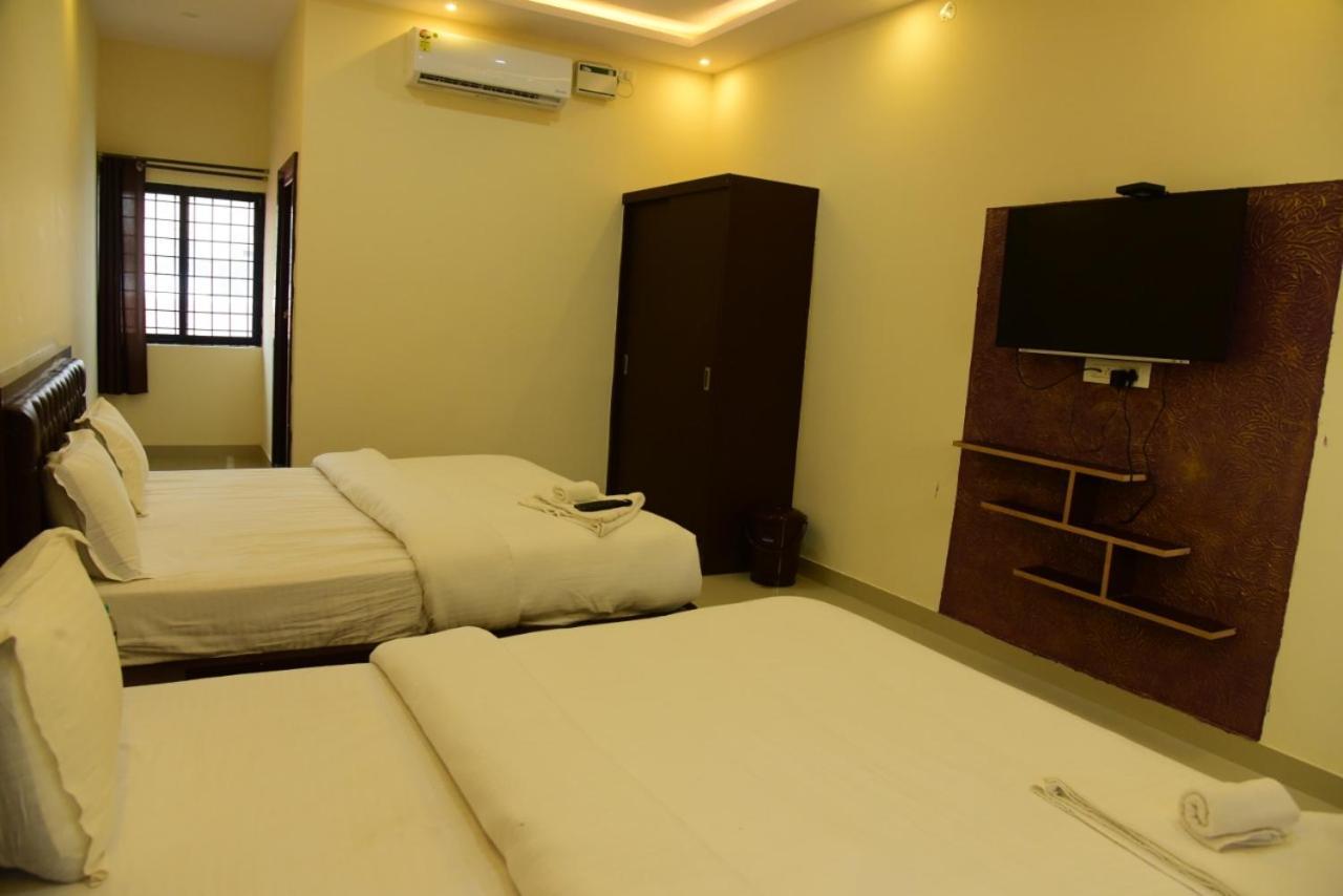 M G Residency Hotel Chikmagalūr Buitenkant foto